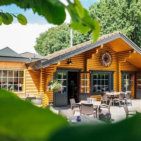 Een Gezellige Chalet Met Zonnige Buitenruimte Op De Veluwe! Villa Putten Bagian luar foto