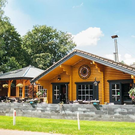 Een Gezellige Chalet Met Zonnige Buitenruimte Op De Veluwe! Villa Putten Bagian luar foto